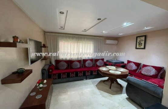 Apartment with pool