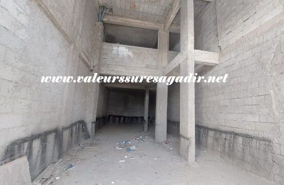 Local commercial brut de béton